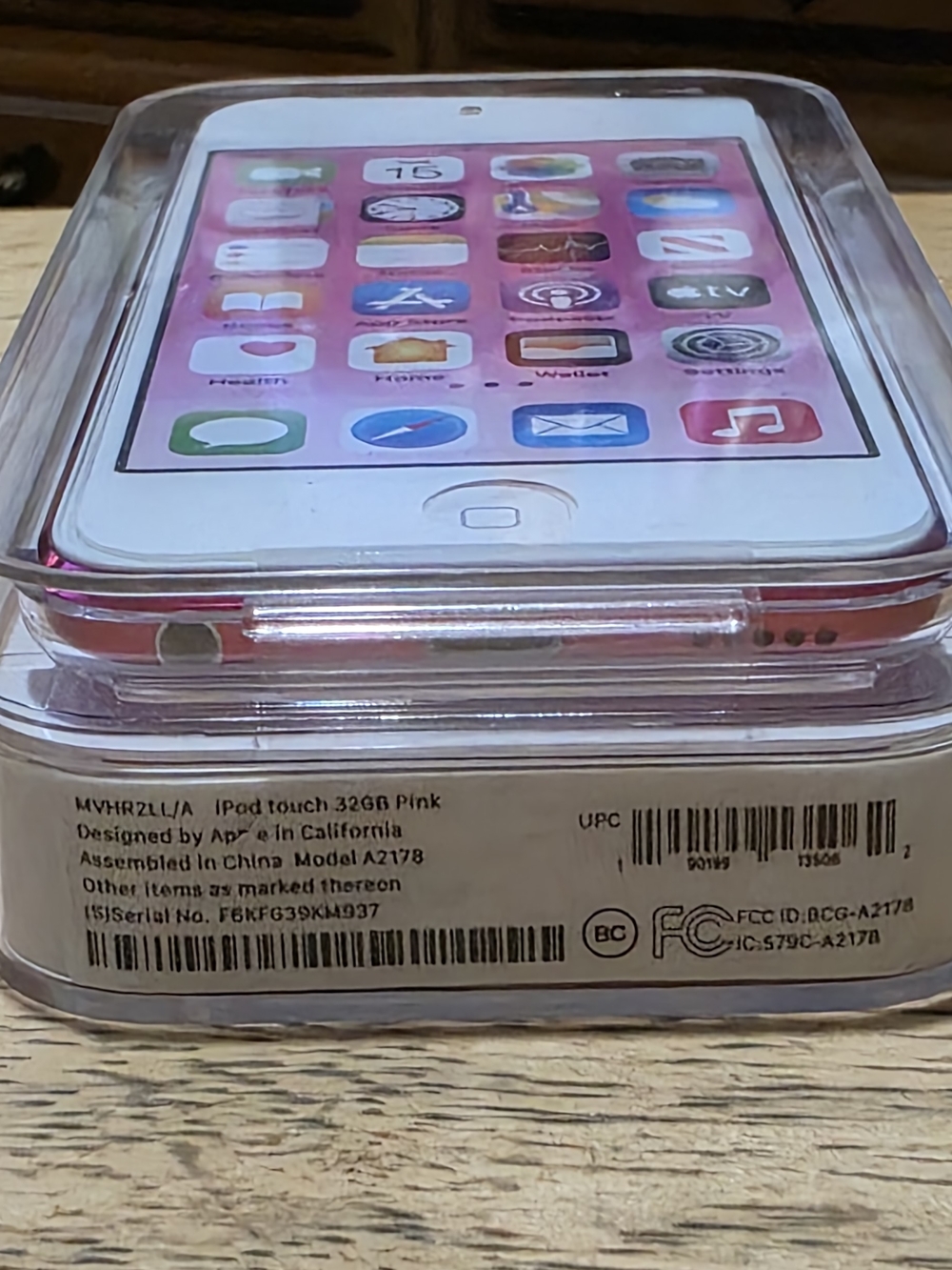 Apple iPod touch 32GB Pink - Compact Media Player.  Perfect for a collector.